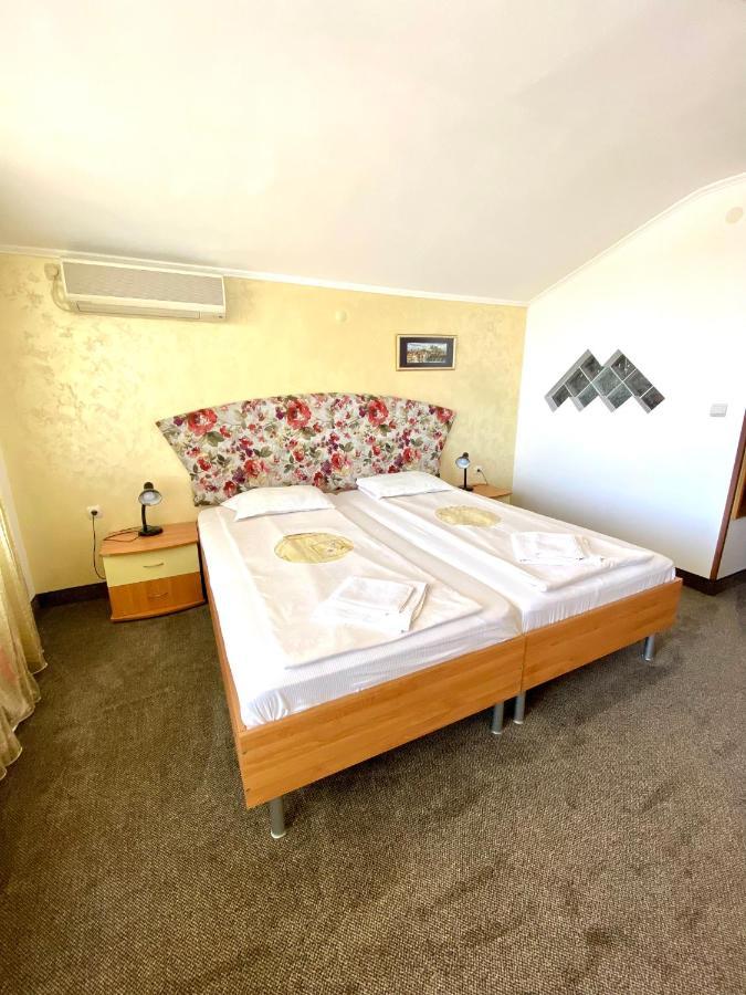 Family Hotel The Golden Fish Sozopol Extérieur photo